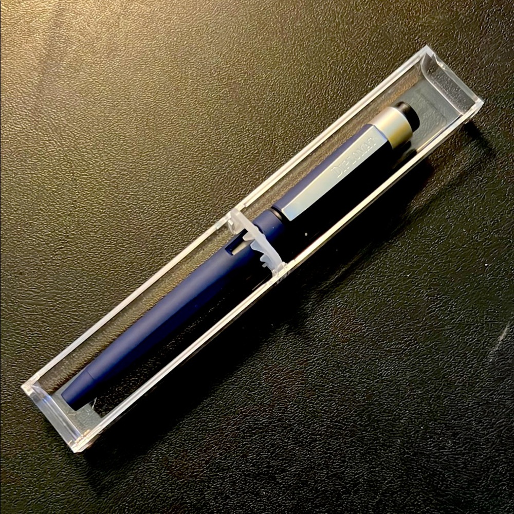 Magnum Diplomat Blue and Chrome Fountain Pen in Clear Case Set (3 items) - Picture 2 of 11